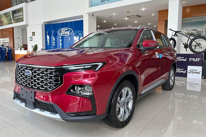 Ford Territory giảm tới 73 triệu tại Việt Nam, Mazda CX-5 dè chừng