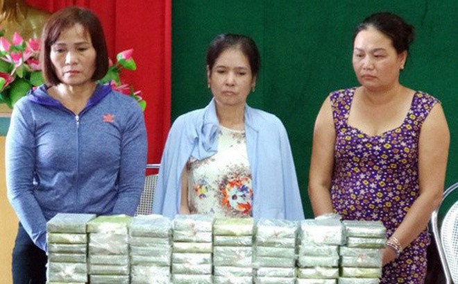 Bà chủ hãng xe khách cầm đầu nhóm buôn 80 bánh heroin