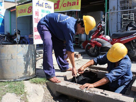 Đình chỉ chức vụ 8 lãnh đạo nhận “lương khủng”