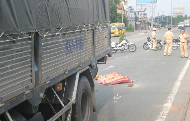 Đau lòng chồng chưa kịp gặp vợ con đã chết vì TNGT