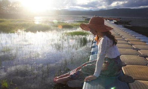 Tắm nắng đúng giờ có thể giảm béo 