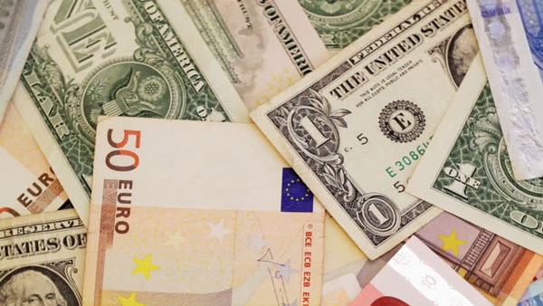 Tỷ giá USD, Euro ngày 25/11: USD tăng không ngừng, lên đỉnh mới