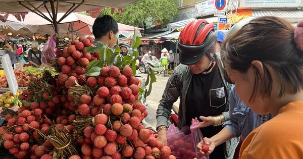 Giật mình với giá vải thiều ở TPHCM