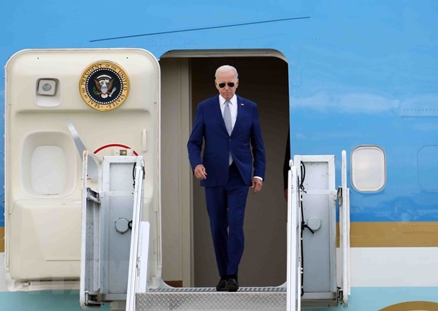 Tổng thống Mỹ Joe Biden đến Hà Nội, bắt đầu chuyến thăm Việt Nam