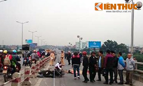 Chết thảm sau khi bị kéo lê 20m trên cầu Thanh Trì