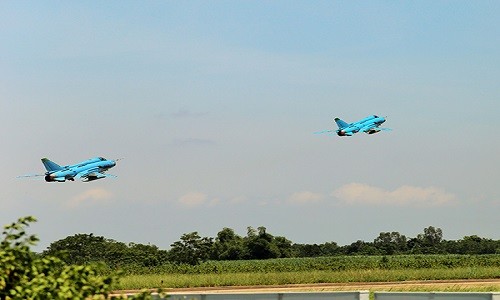 "Đôi cánh ma thuật" Su-22 mở màn huấn luyện đầu xuân