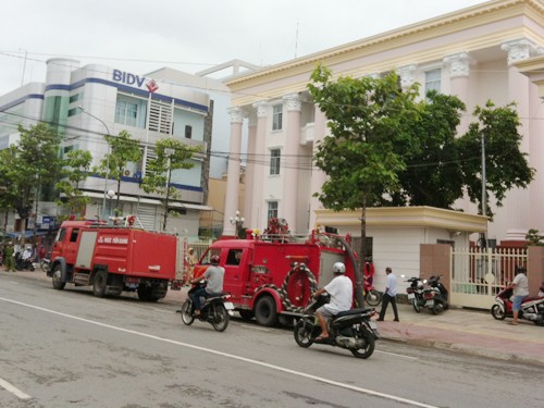 Cả trăm công an chữa cháy Kho bạc nhà nước