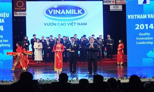 Vinamilk tiếp tục được vinh danh thương hiệu quốc gia 2014