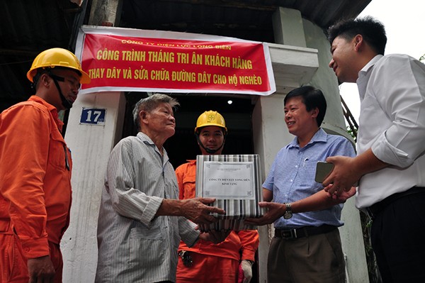 EVN HANOI luôn "vì quyền và lợi ích khách hàng sử dụng điện"