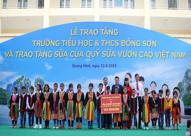 Trẻ em Quảng Ninh đón trường mới từ Chủ tịch Quốc hội và 71 ngàn ly sữa ngon