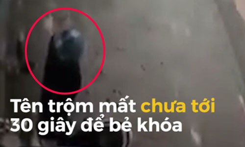 Video: Đạo chích bẻ khóa cuỗm xe máy "nhanh như chớp"