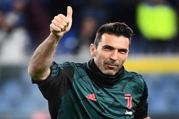 Buffon ký hợp đồng mới, bắt cho Juventus đến 43 tuổi