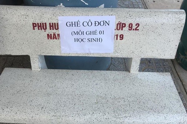 'Chiếc ghế cô đơn'' viral MXH ngày học sinh trở lại trường