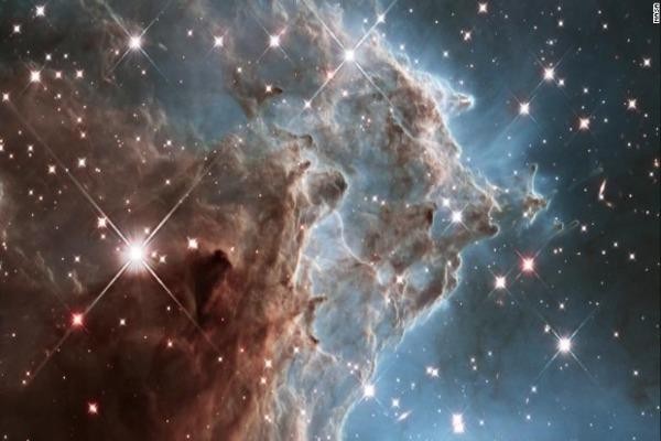 Vũ trụ kỳ bí qua con mắt của Kính viễn vọng Hubble