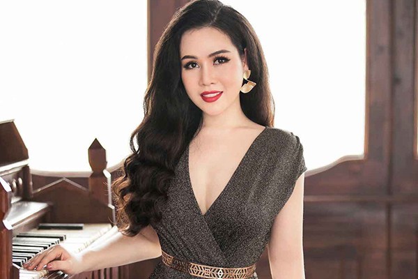 "Diễn viên lùn nhất showbiz Việt" mong sớm đoàn tụ với chồng Tây