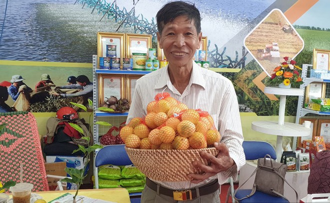 Ông nông dân tỉnh Sóc Trăng trồng chanh leo lạ, ăn ngọt mát