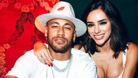 Neymar quay lại với bạn gái cũ Bruna Biancardi 