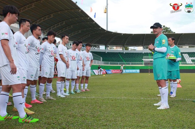 HAGL đưa ra phương án về nhà tài trợ để được dự V-League 2023