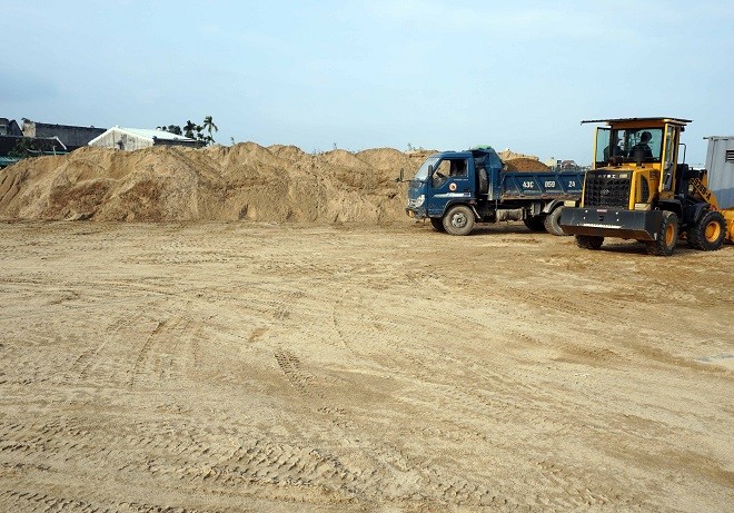 Cát khan hiếm, giá tăng, dân miền Trung lo "vỡ kế hoạch" xây nhà