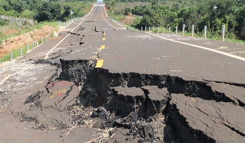 Đoạn đường 250 tỷ mới làm, chưa nghiệm thu đã nát: Công an vào cuộc