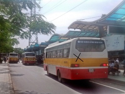 Buýt nhái “đại náo” Hà Nội, ăn đòn vì... chê xe buýt chật?