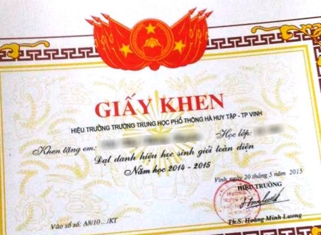 200 giấy khen thiếu quốc hiệu bị thu hồi