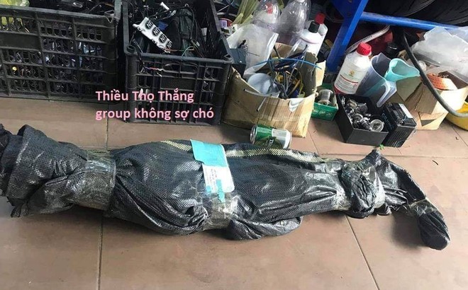 Shipper hết hồn vì gói hàng gửi cho khách, còn dọa chủ báo công an