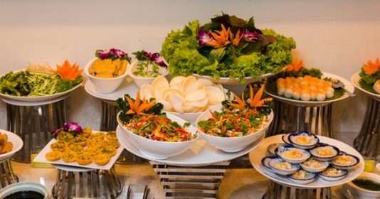 Muốn ăn buffet không bị lỗ, hãy tránh 5 xa món này