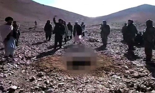 Al-Qaeda ném đá đến chết một phụ nữ ngoại tình