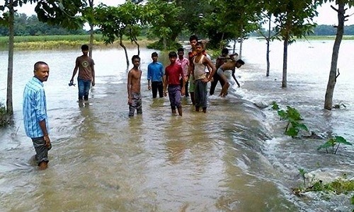 Lũ lụt kinh hoàng ở Ấn Độ, hơn 100 người chết