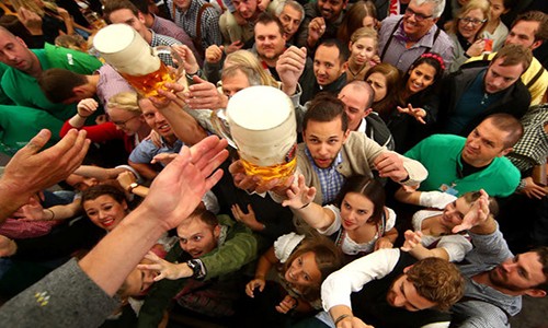 Munich tưng bừng trong lễ hội bia Oktoberfest