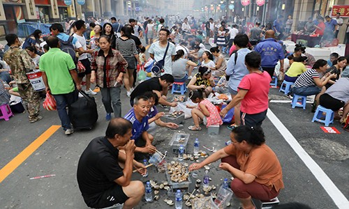 Cuộc sống trái ngược ở hai thành phố giáp biên giới Trung-Triều