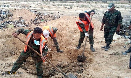 Kinh hoàng những hố chôn tập thể nạn nhân IS tại Raqqa