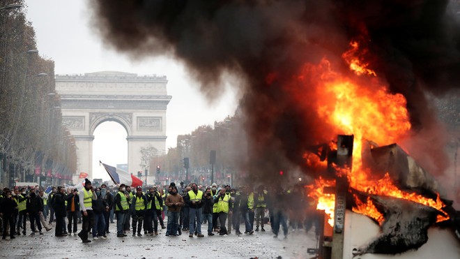 Biểu tình ở Paris biến thành bạo loạn