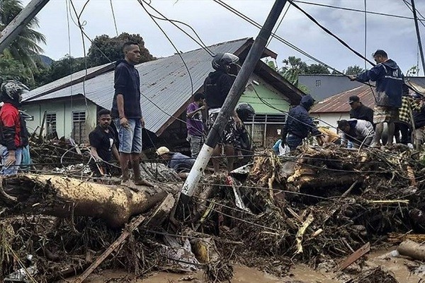 Bão Seroja đổ bộ vào Indonesia, 174 người thiệt mạng