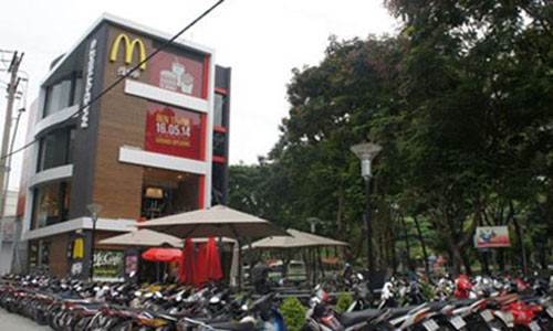 Gà Mỹ bị giẫm đạp, McDonald's Việt Nam nói gì?