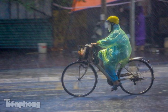 Biển Đông có thể xuất hiện vùng áp thấp, mưa lớn trên đất liền