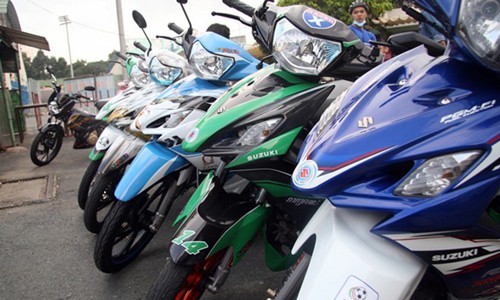 Cuộc hội ngộ “hoàng tráng” của 50 biker côn tay Suzuki Axelo