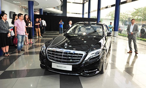 Soi Mercedes-Maybach S600 đắt nhất Việt Nam vừa ra mắt