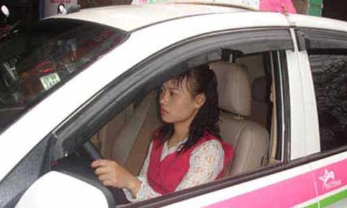 Dở khóc, dở cười chuyện nghề nữ tài xế taxi