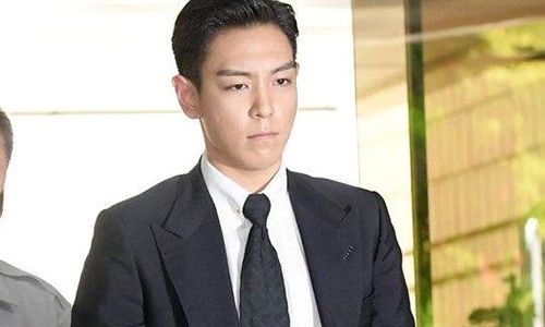 T.O.P (Big Bang) cúi đầu xin lỗi mẹ khi ra tòa