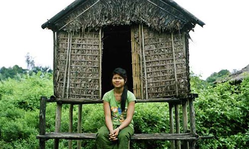 Bộ lạc nơi bố mẹ xây chòi cho con gái “quan hệ” với bao nhiêu người tùy ý