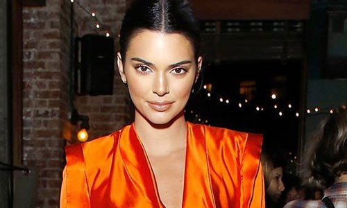 Chân dung siêu mẫu Kendall Jenner bị lộ ảnh khỏa thân gây sốc