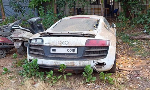 Siêu xe Audi R8 thành đống sắt vụn