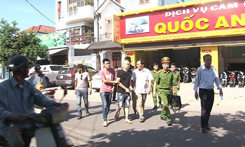 Bắt nhóm côn đồ hung hãn khống chế, đánh người tại quán cà phê