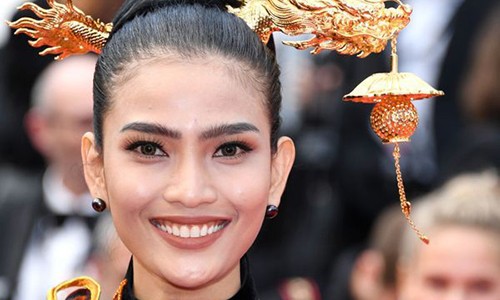 Dự Cannes 2019, Trương Thị May mặc kín đáo, khác hẳn Ngọc Trinh