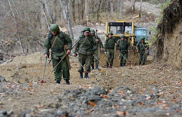 Mục kích Công binh Nga dọn mìn ở biên giới với Gruzia