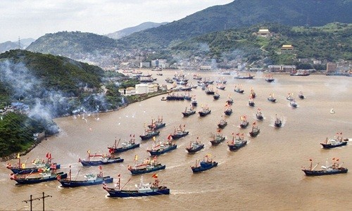 Hàng ngàn tàu cá Trung Quốc tràn vào Biển Đông 