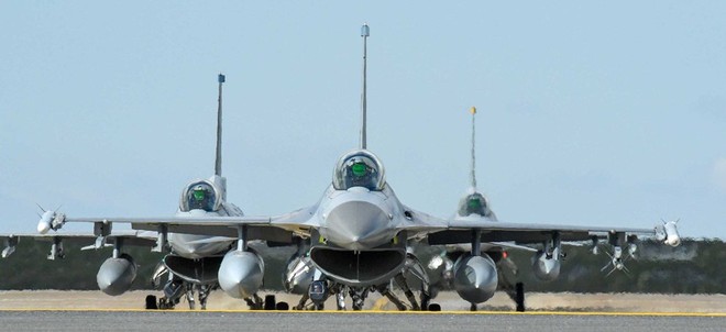 Ukraine muốn F-16, Mỹ chưa duyệt gói hỗ trợ 40 tỷ USD