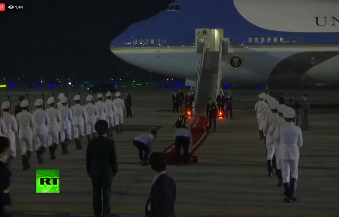 Chuyên cơ Air Force One của Tổng thống Trump đã hạ cánh tại sân bay Nội Bài